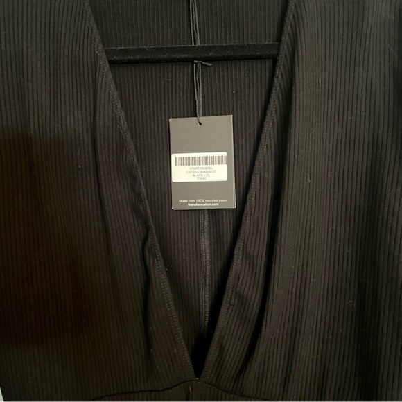 Reformation Bodysuit deep V neck - Picture 3 of 4